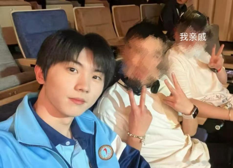 投，捡到一张马嘉祺白杨片场照片！ 