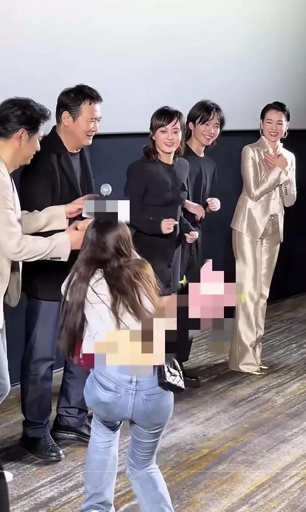 有人说，在胡杏儿面前，孙俪看着好土……

还有人说，孙俪看着舒服，胡杏儿看着油腻