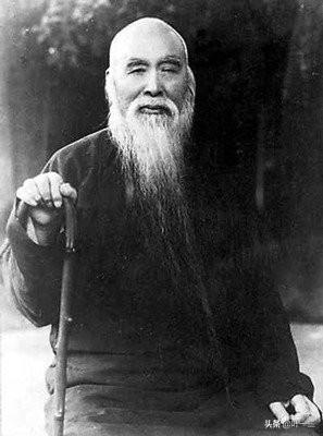 1949年4月，于右任被迫去了台湾，妻子高仲林、长女于芝秀却留在了大陆。

于右