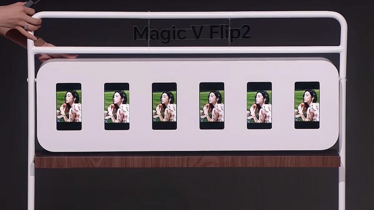 小折叠确实不是精致折叠和直板之间的二选一，而是精致上来，在需要的时候可以优雅打开