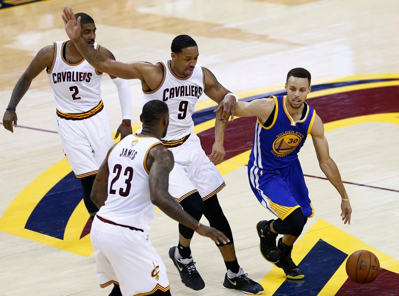 钱宁·弗莱在节目中谈到了保罗在快船队内开派对但参加者寥寥无几的话题。弗莱：如果别