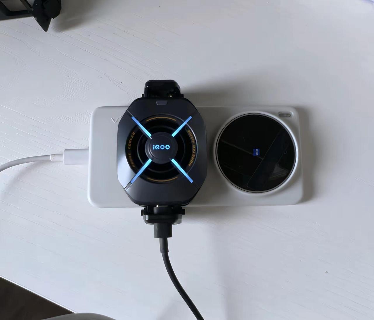 X300U，请问我的手放在哪里vivoX300Ultra