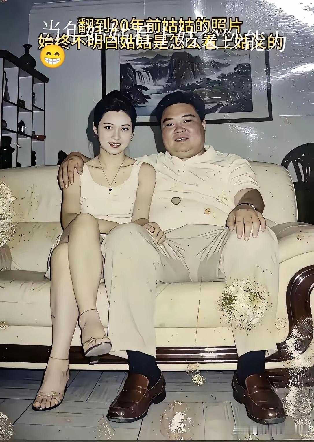 钞能力，
把他们撮合到一起……
如今她以是老板娘……
如今他以是家里红旗飘飘，外