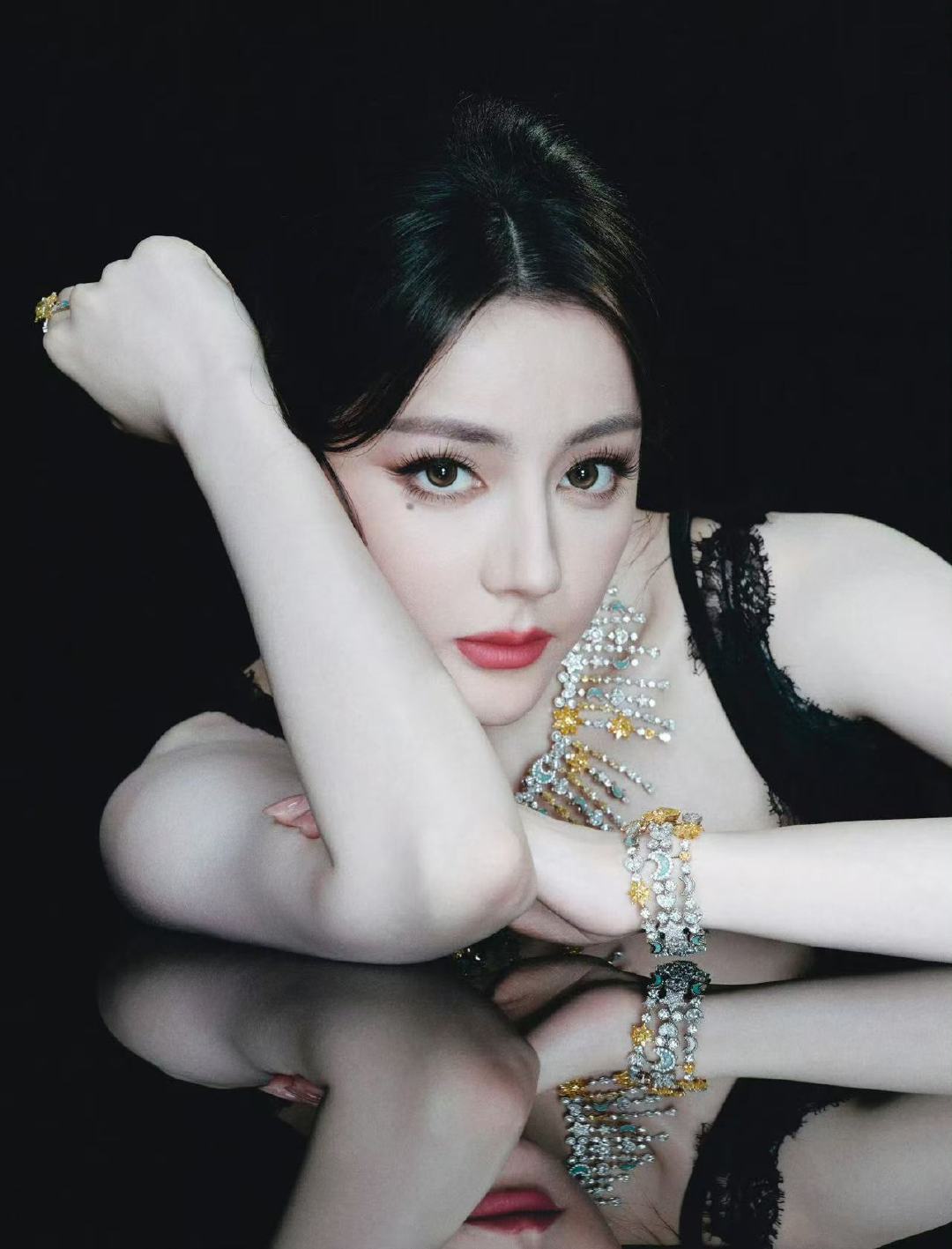 迪丽热巴星芒点缀迪丽热巴锋芒自成女王的锋芒 