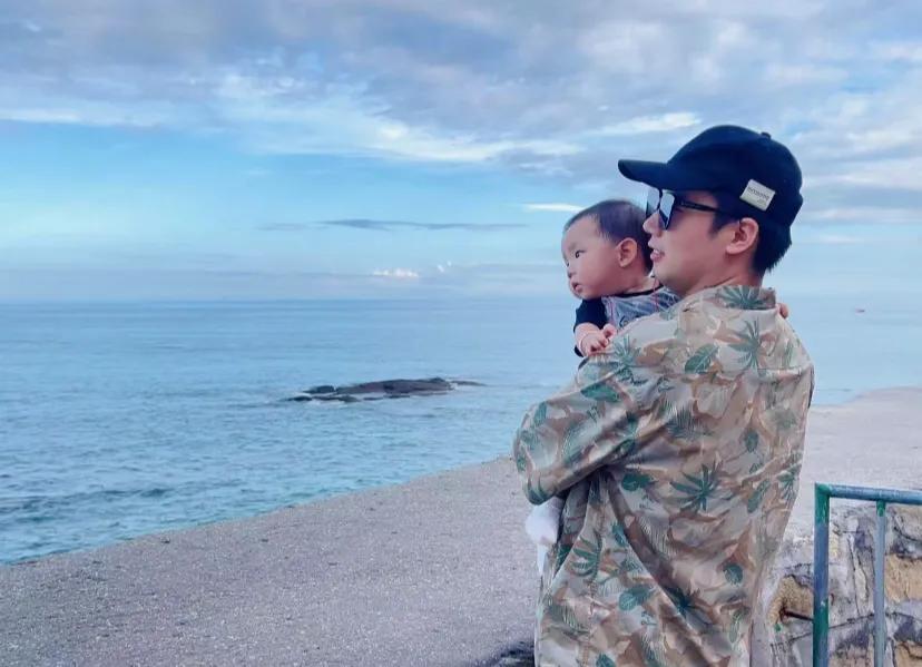 千万不要带一个7个月的婴儿去旅行你会发现
除了多的不能再多的行李箱你们根本无法好