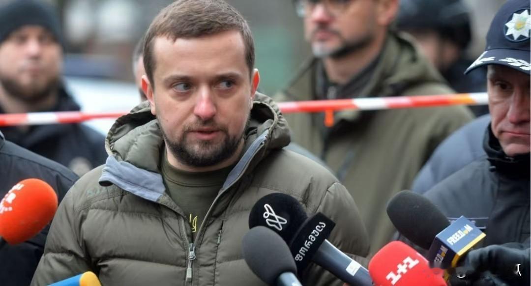 乌克兰人的电更难了，据《泰晤士报》称，因为层层阻挠，去年冬天英国工程师就开始设计