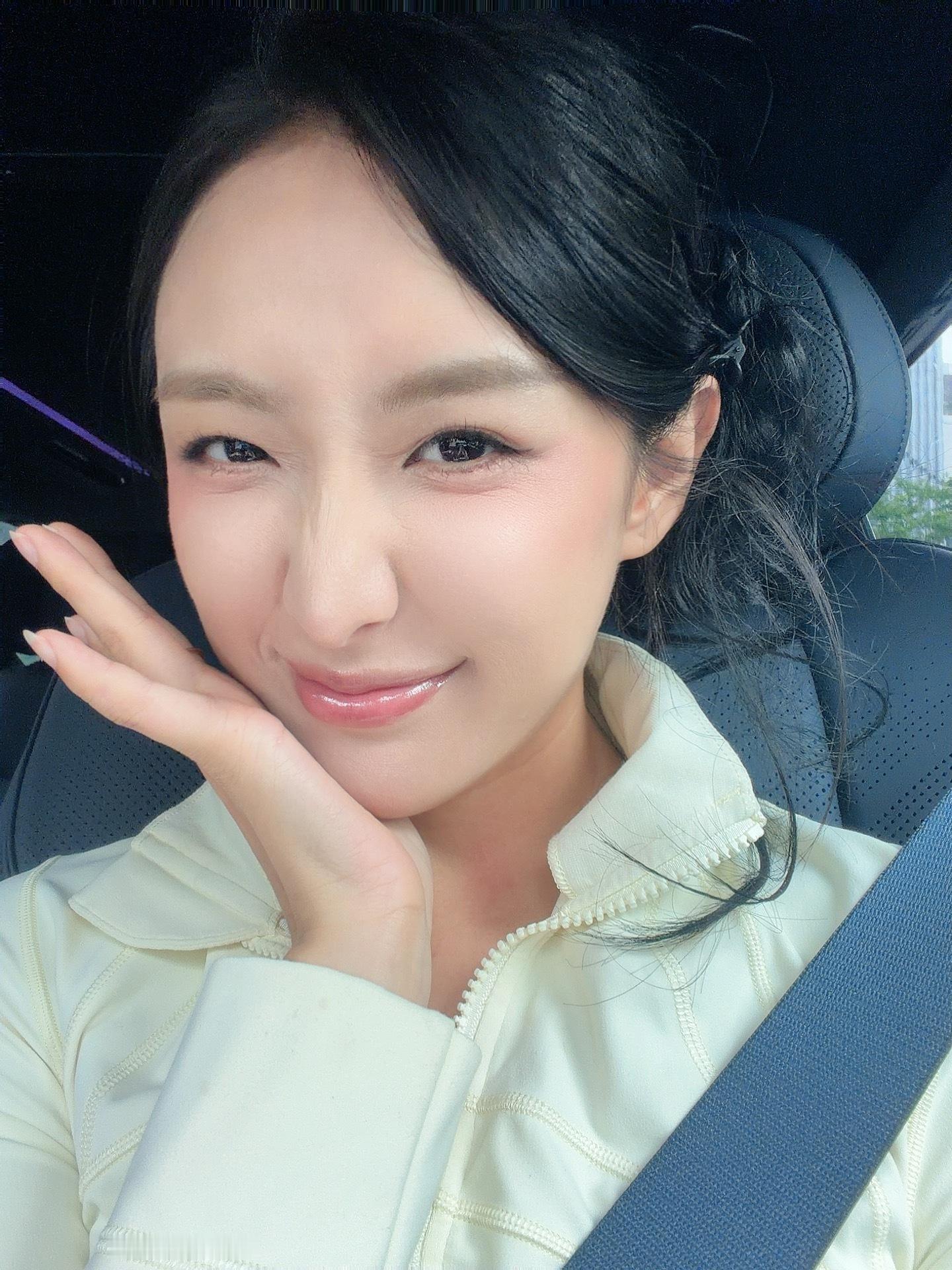 今日份出差～感觉化了个温柔的妆 上海