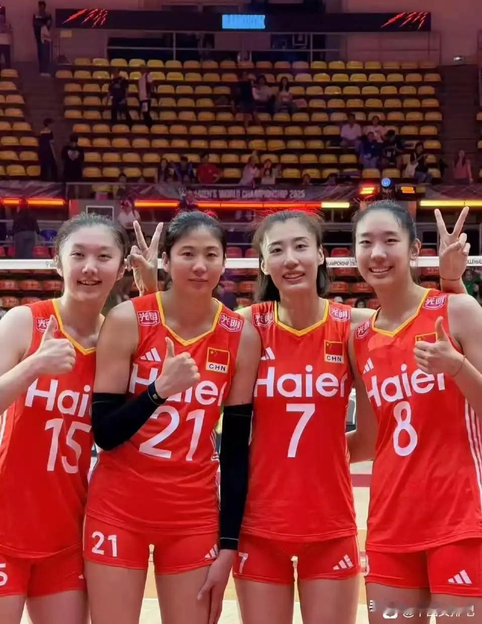 万籽悦的背飞就是三步扣球
正常背飞会有很多小碎步跑动，而万子月的“背飞”你甚至可