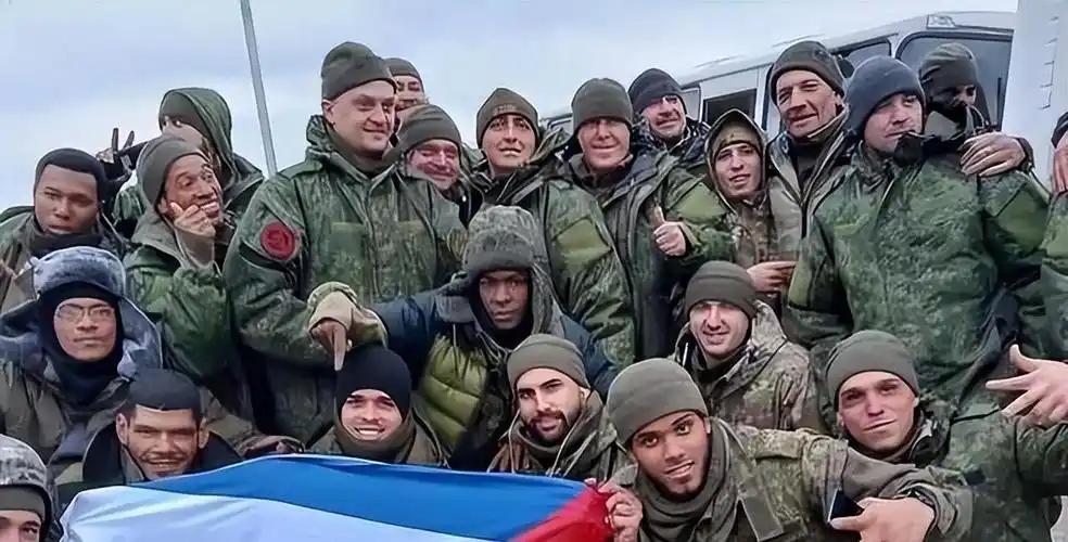 出来混，迟早是要还的。美国政客们做梦也没想到，报应来得这么快。他们刚把俄罗斯推进