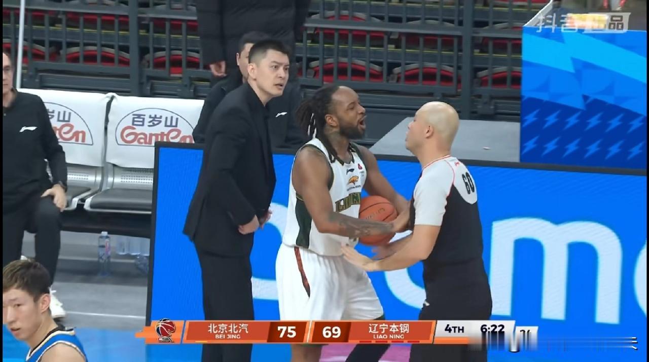 杨鸣是条汉子！输给北京不是坏事，塞翁失马，辽宁队还要感谢三位裁判员，一场比赛把辽