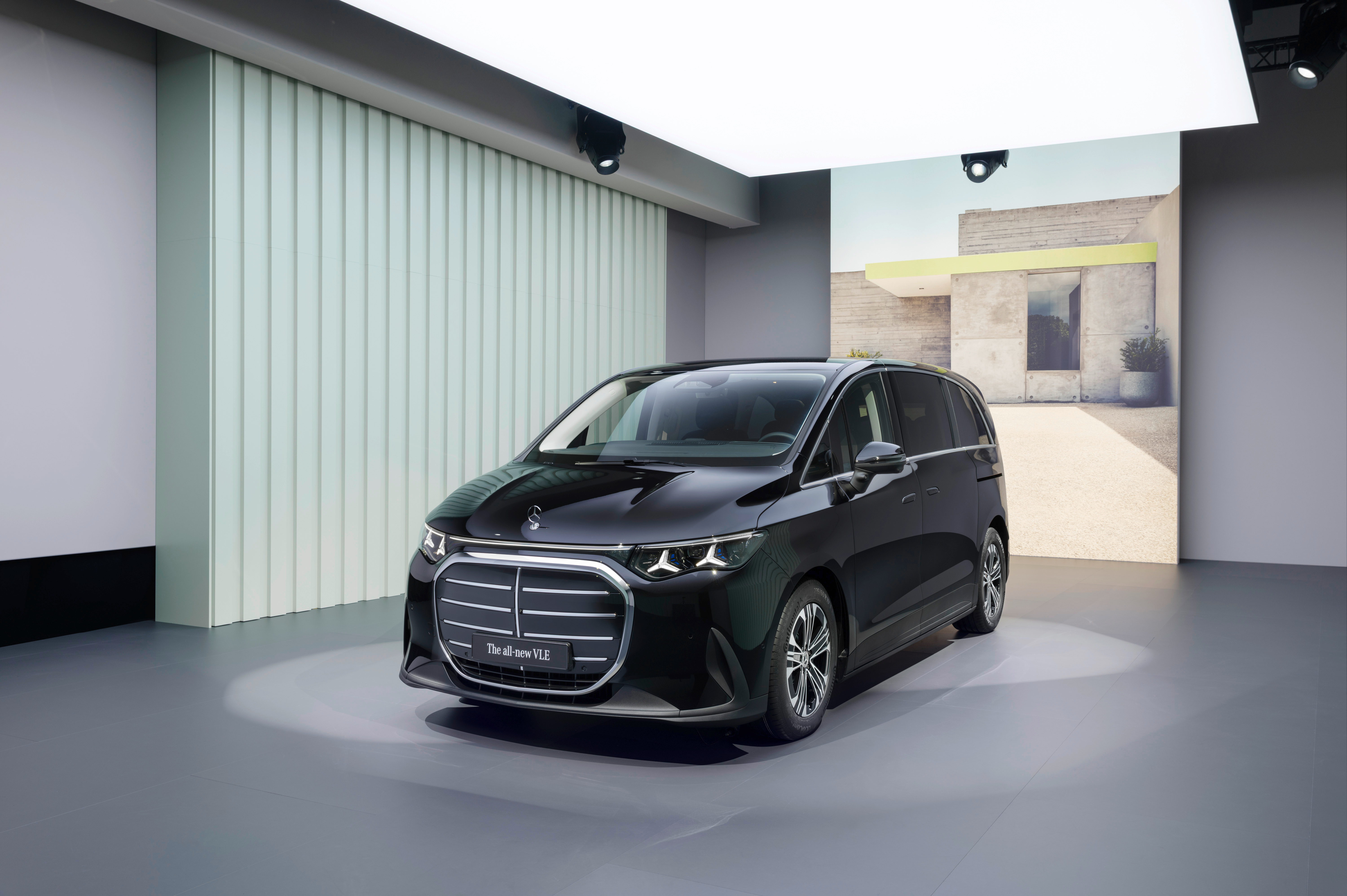 全新奔驰纯电VLE全球首秀所有信息1分钟全了解：一、设计·流线型车身，风阻系数0