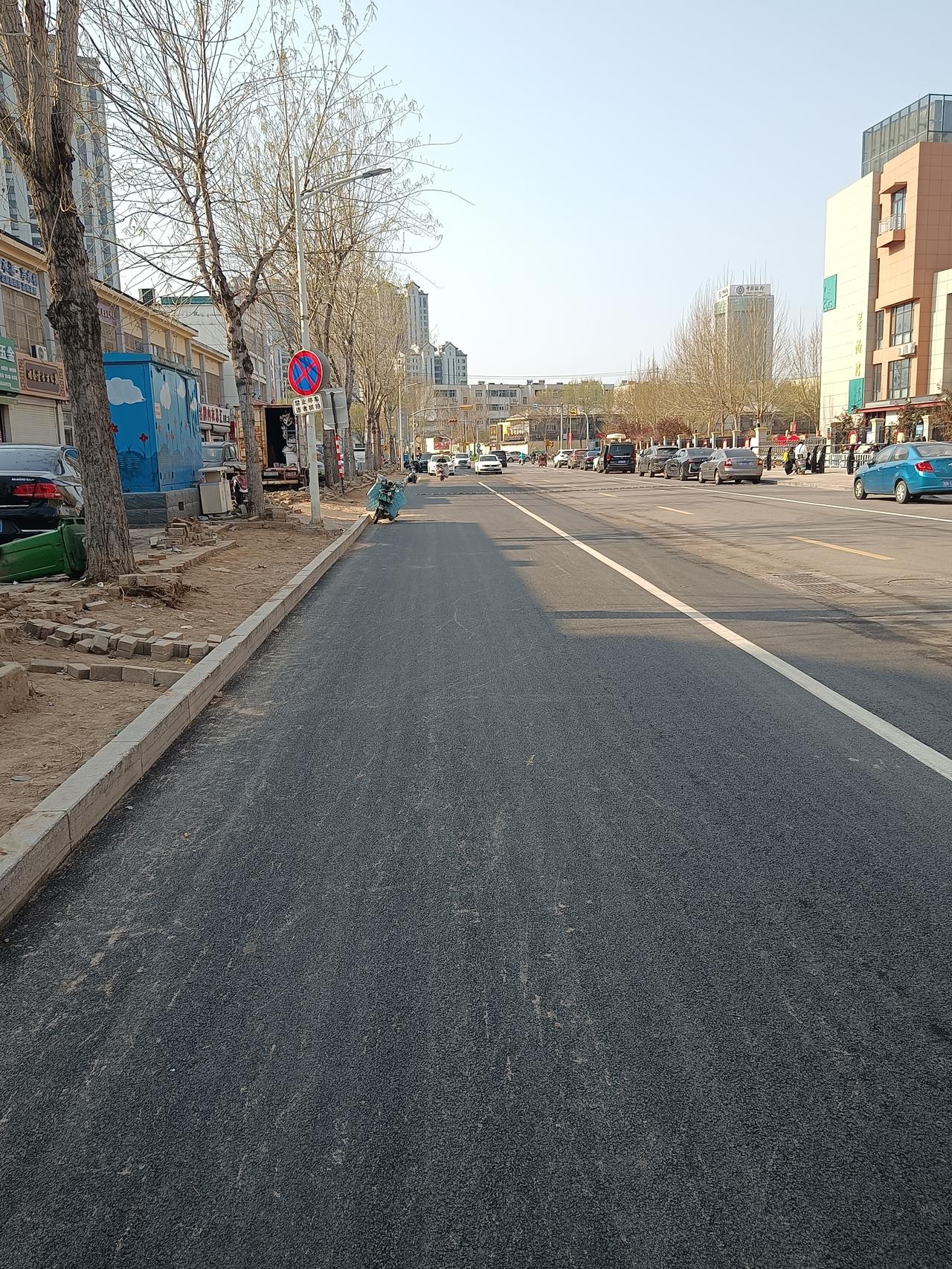 德州东地大街湖滨北路小学路段，已经完成扩宽，现在已经投入使用，其他路段应该也快了