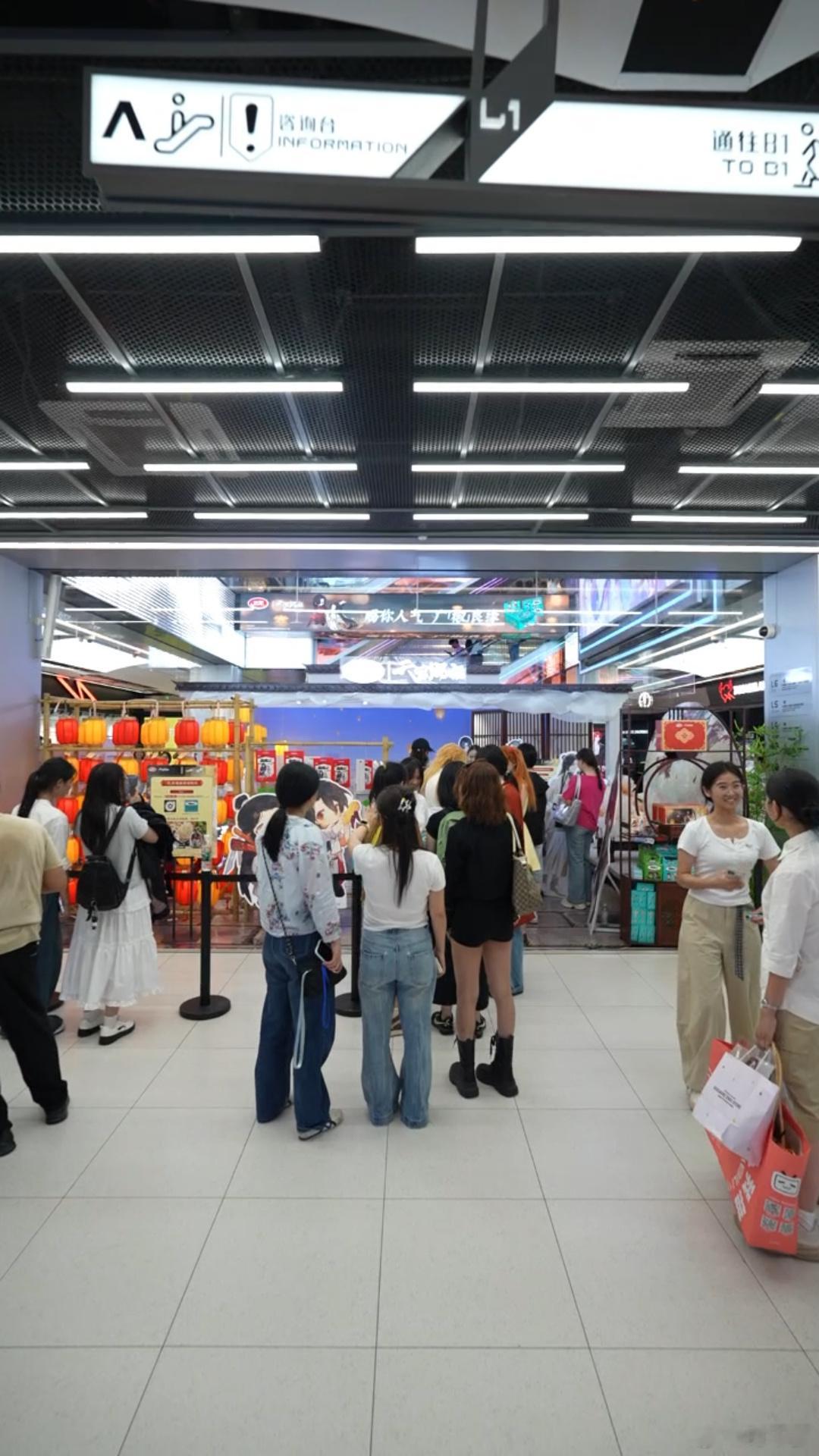 来了上海自动变成潮人上海百联ZX整栋变成卫龙×天官赐福痛楼，实景还原明灯三千名场