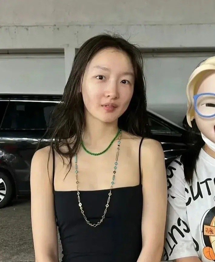 这么自信？每次出门都是素颜，内娱独一份吧 ​​​