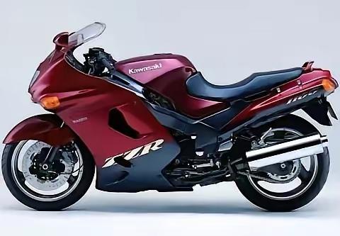 日本摩托圈现在最怕的一个人，是个湖南山沟里出来的修车师傅。

这人叫张雪。14岁