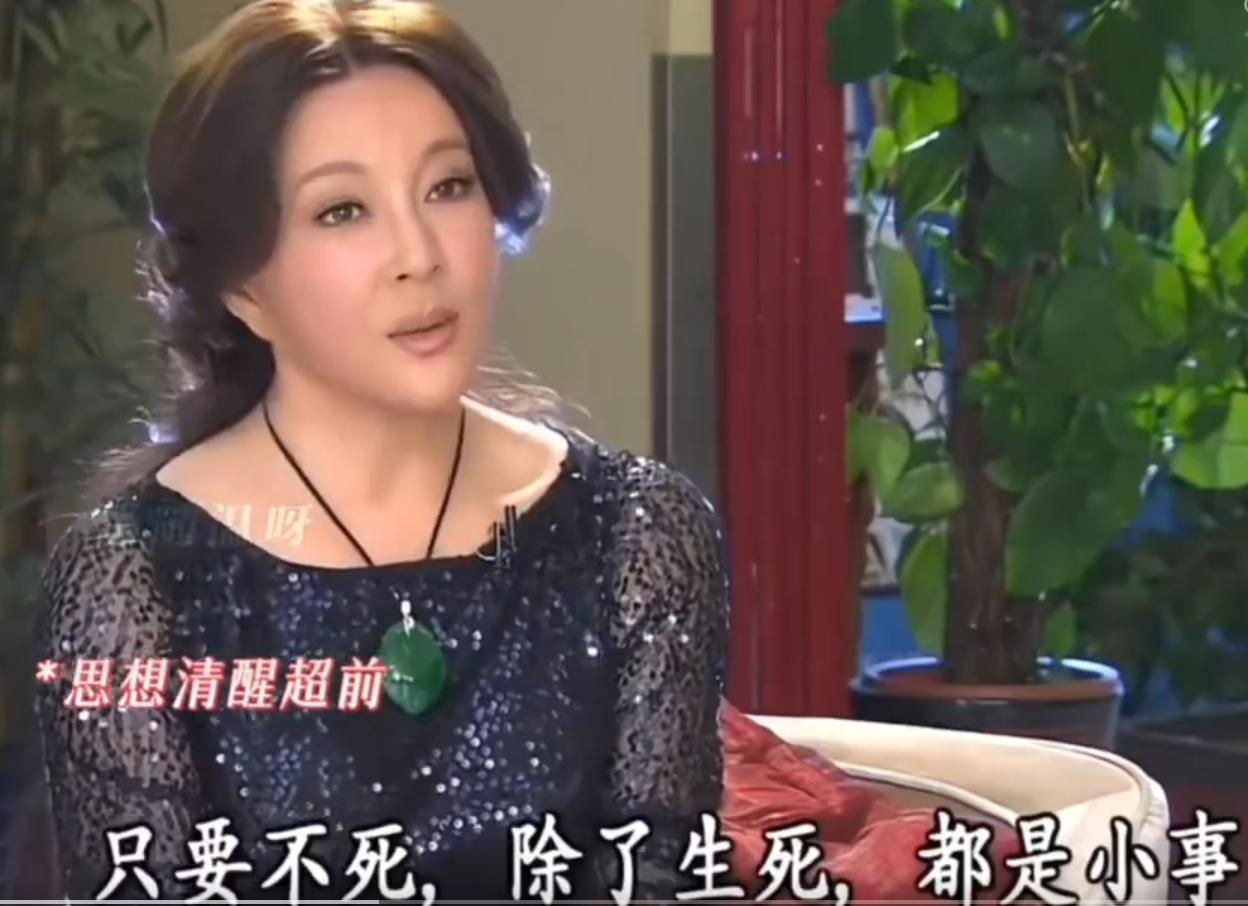 刘晓庆真是活出了一个传奇！即便自己被爆出轨也依旧高傲爆出各种经典语录，只要活着，