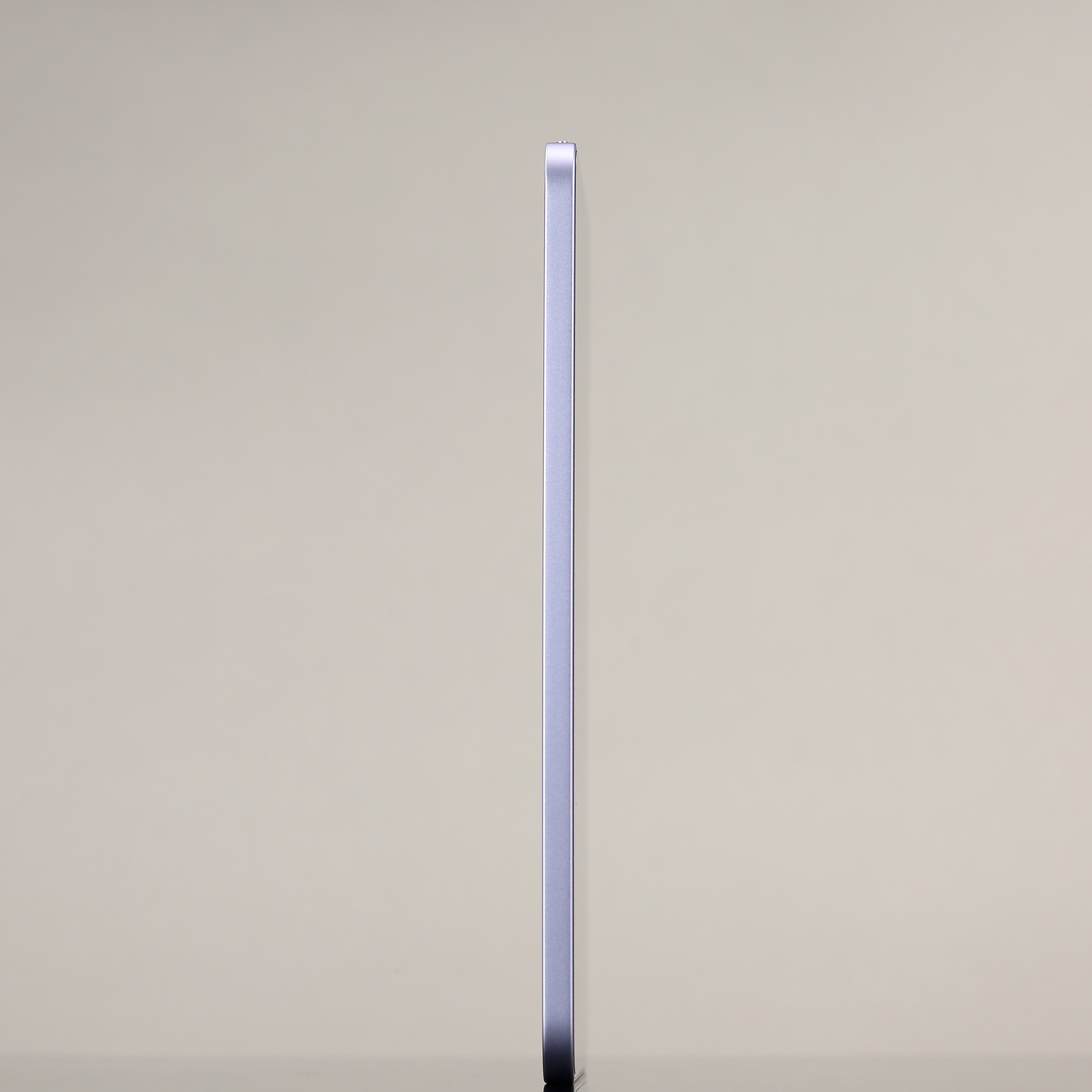 轻至 5.5g 的重量，iPad mini7/6 PET AR 膜一眼深邃 