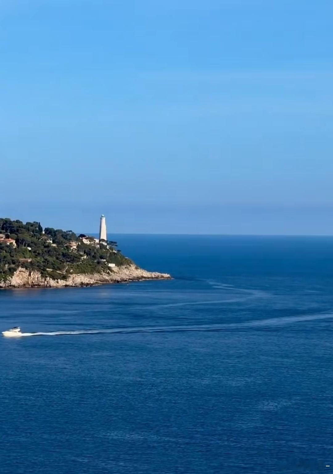 田曦薇从法国寄来明信片