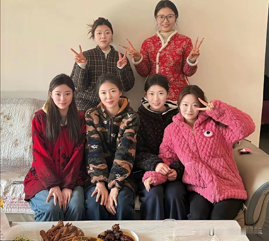 六人合照，才知道谁最漂亮！