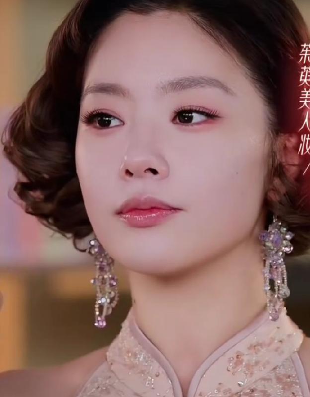 金鹤龙把王菊化成刘亦菲，原来好妆容真能换一张脸
刷到金鹤龙给王菊化的新造型，我直