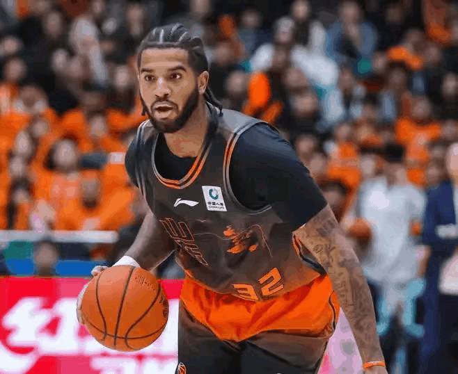 一人得分占了全队得分近一半，在山东高速男篮85比76战胜青岛男篮的比赛中，克里斯