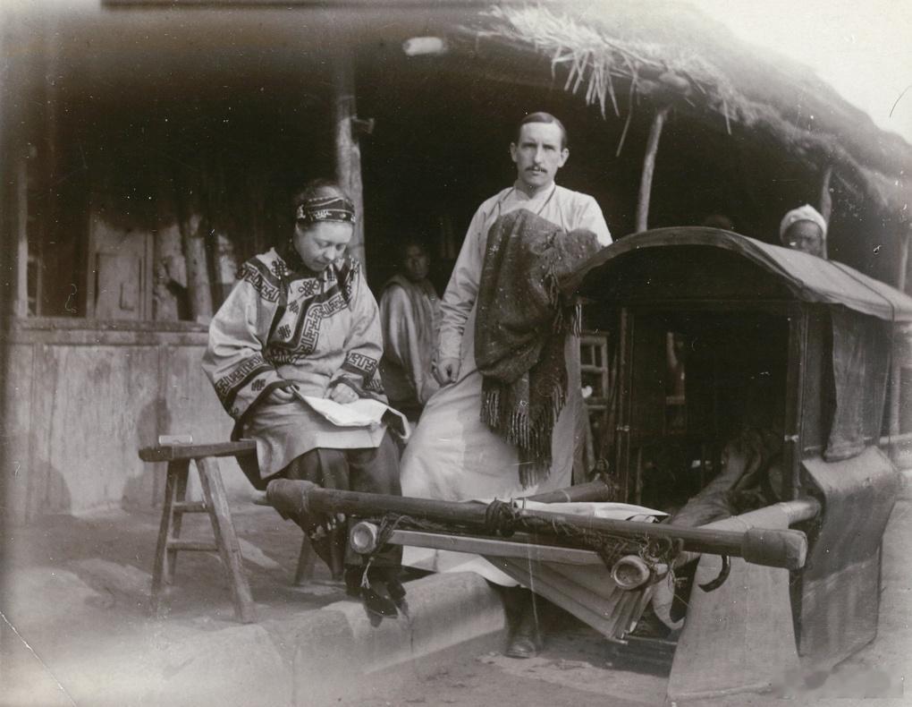 旅馆门前的马车，1907年 ​​​