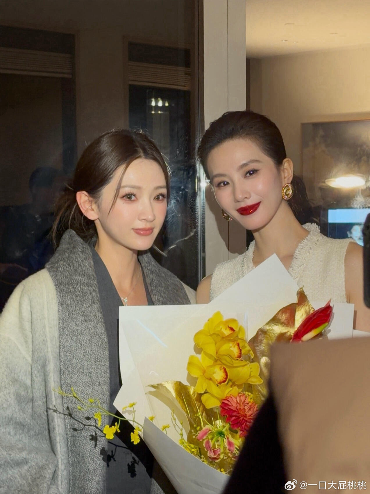 一姐这张素人合照好港风啊 