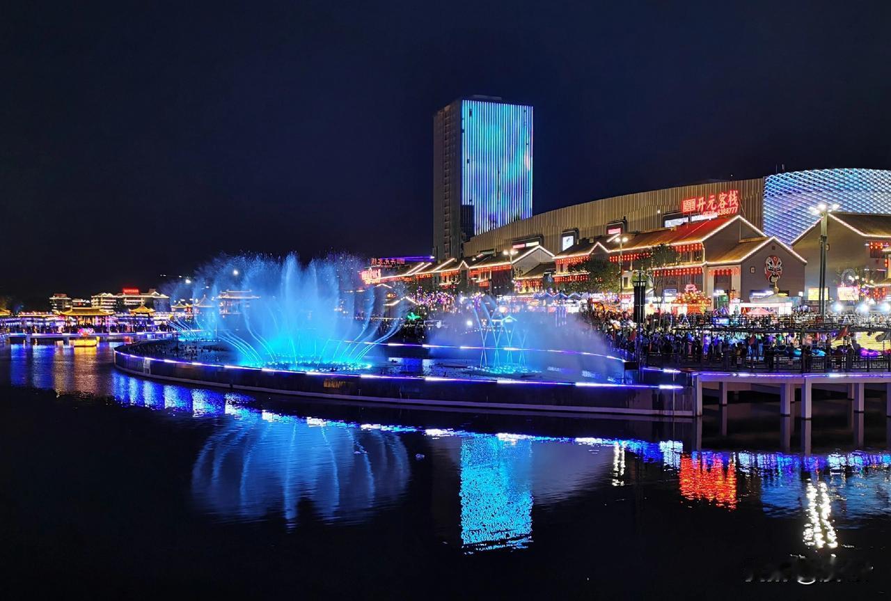 2015年11月，山东泰安二手房房价6633元；
2016年11月，山东泰安二手