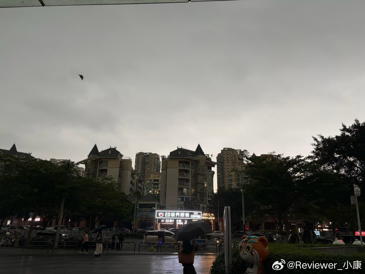 这是刚拍的照片，狂风暴雨了，谁说清明时节雨纷纷的。。。