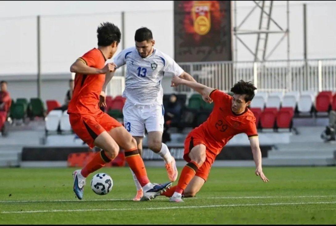 国足结束迪拜集训，三场热身赛“广东球员”场场进球迪拜拉练的中国男足1月26日收官