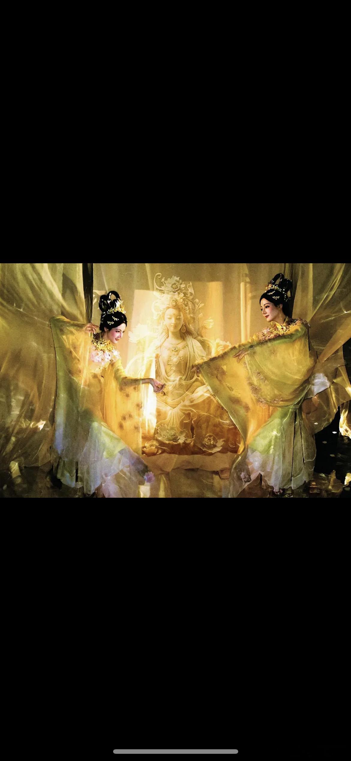 网友说这张图里的迪丽热巴像杨紫，你怎么看 ​​​