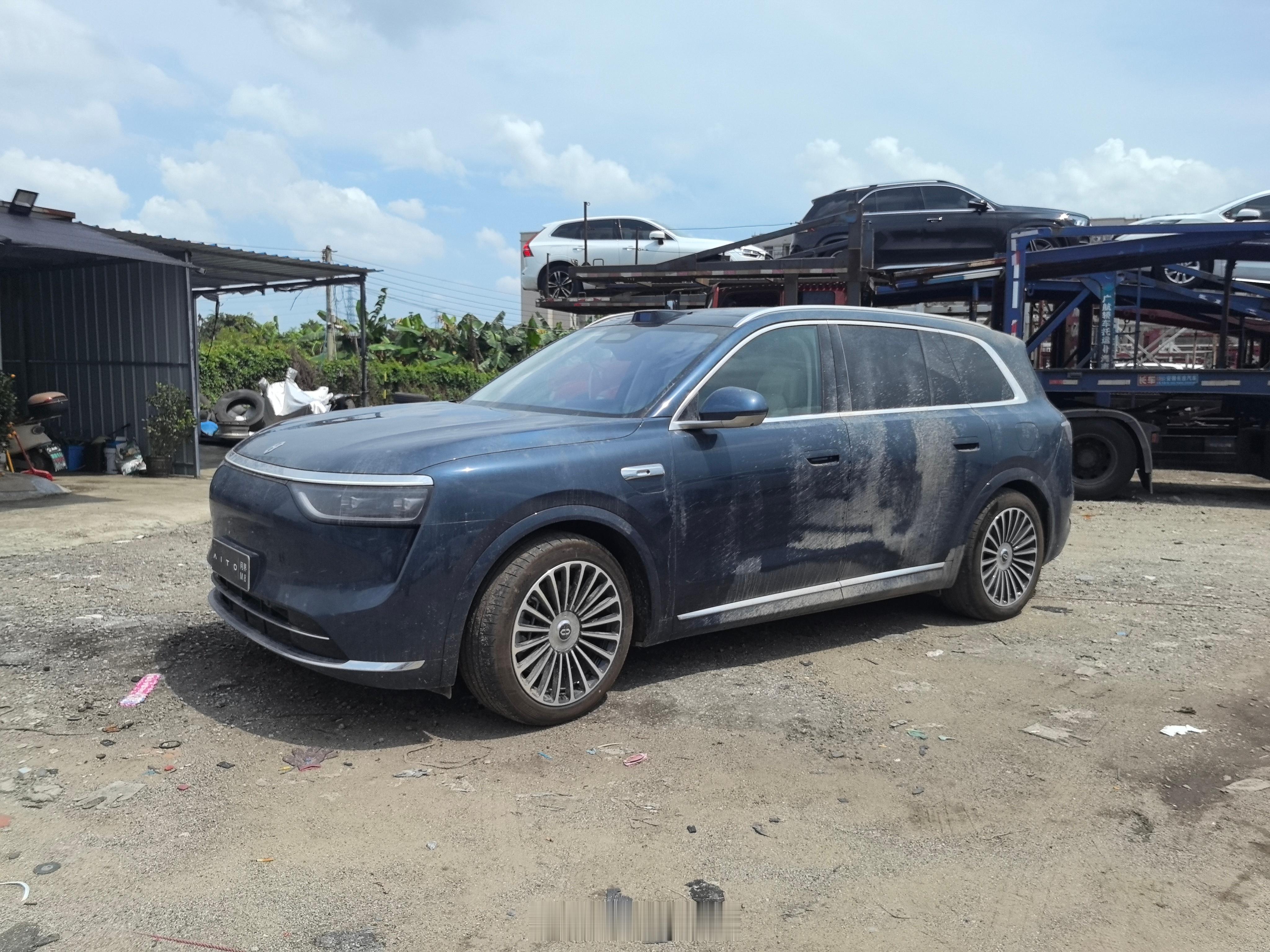 开去318的问界M8托运回来了，开了4300km，直接送去保养检查检查问界M8自