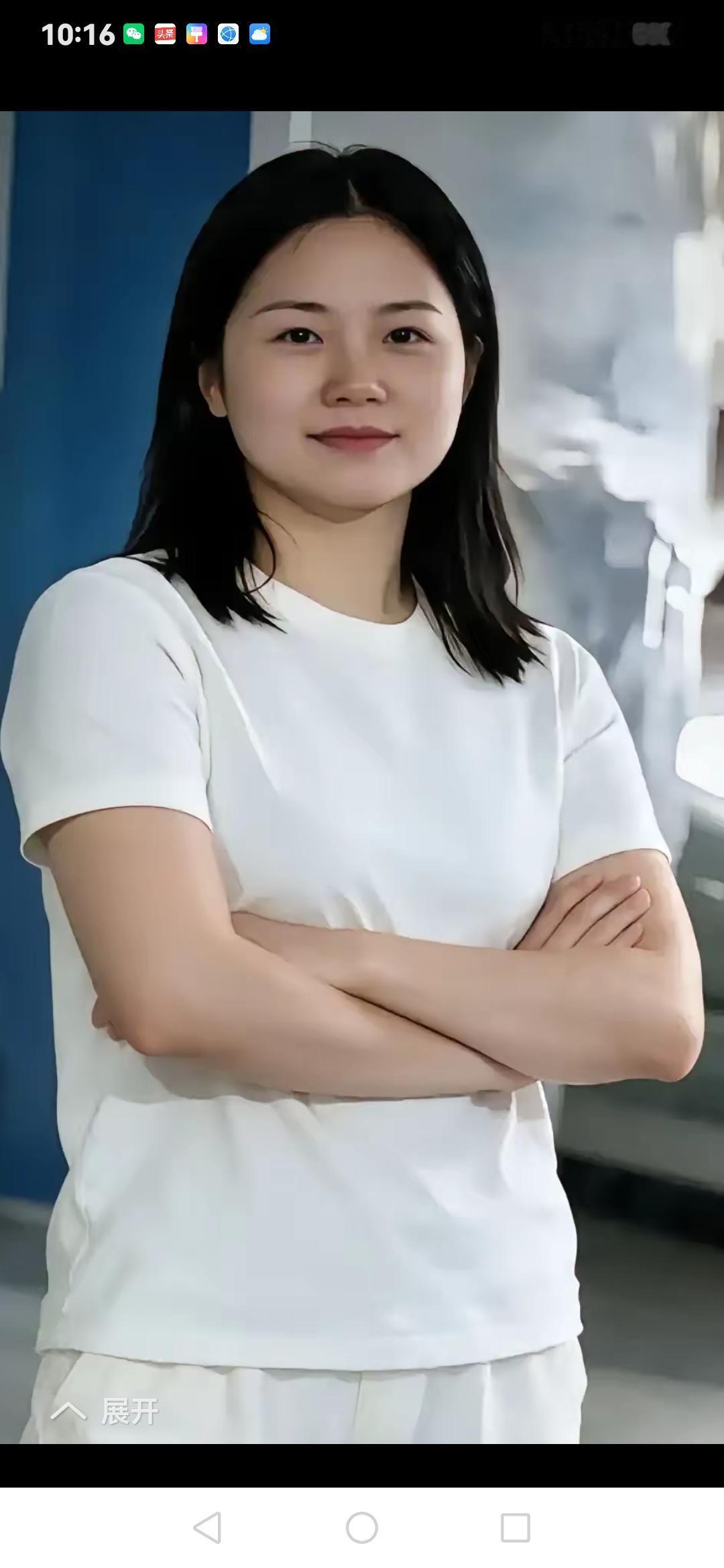 亲爱的朋友
这个美女看上去
面善庒严带着帅气
霸气而有官威
如果是邻居  经常遇