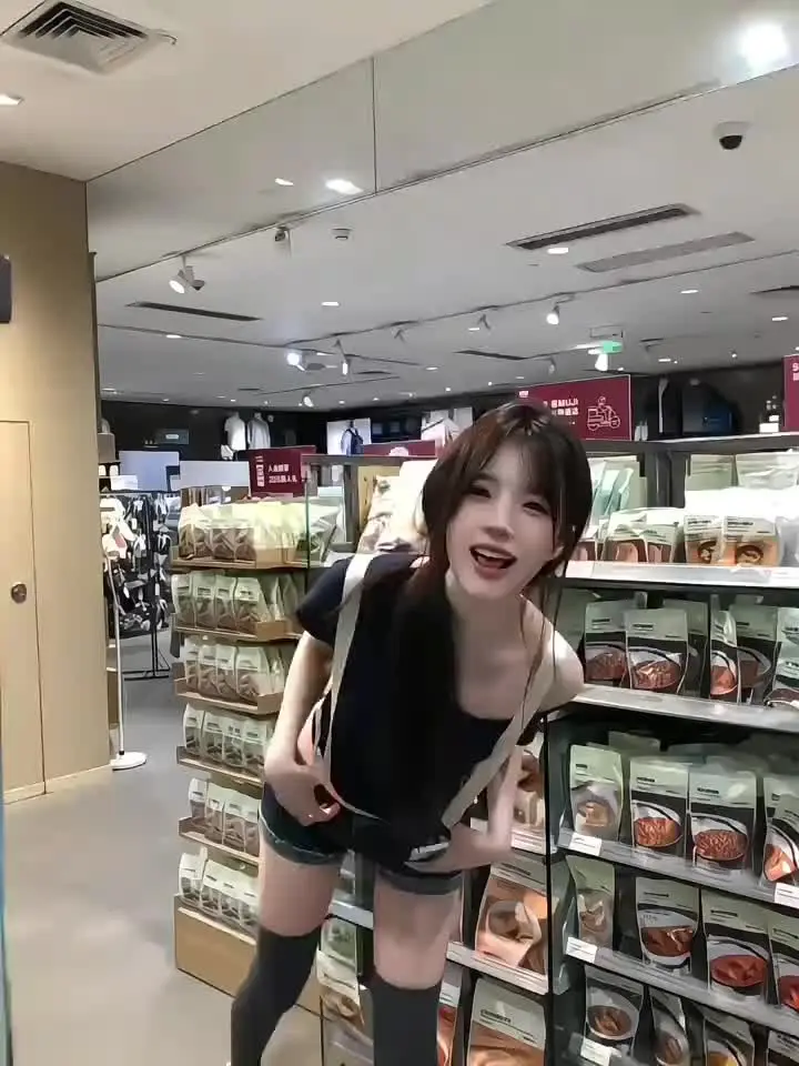 听好多遍小情歌 都没得我们甜