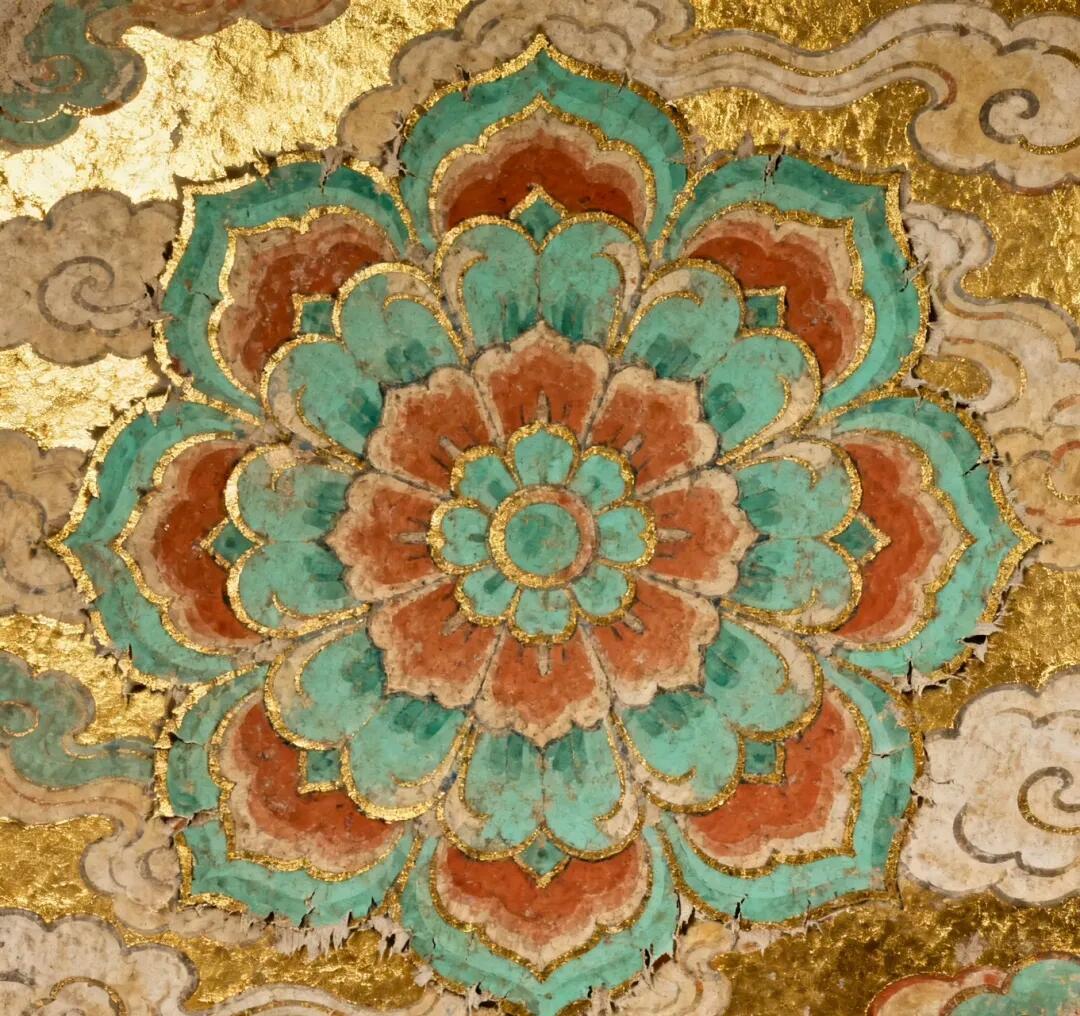 宝相花纹样｜唐代宝相花，融合莲花之圣洁、牡丹之华贵、菊花之雅致，以中心对称的放射
