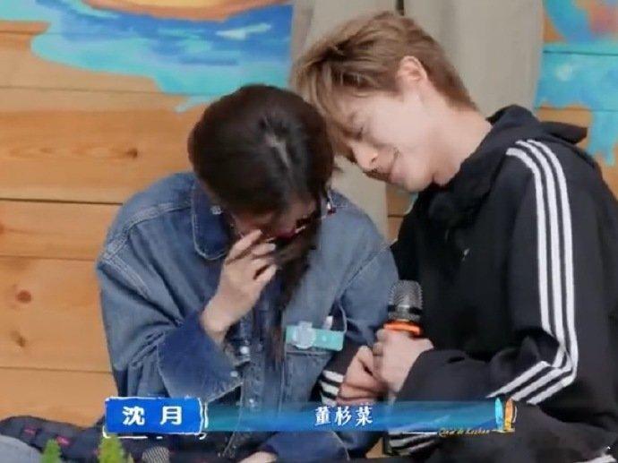 王鹤棣白鹿沈月版流星花园王鹤棣一个晚餐做十几个人的饭亲爱的客栈三人同框也太有氛围