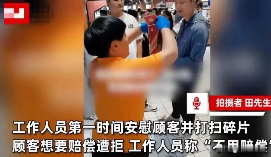 终于懂了，胖东来经营的是人情世故！河南许昌，顾客在胖东来挑选商品时，不慎将一瓶茅