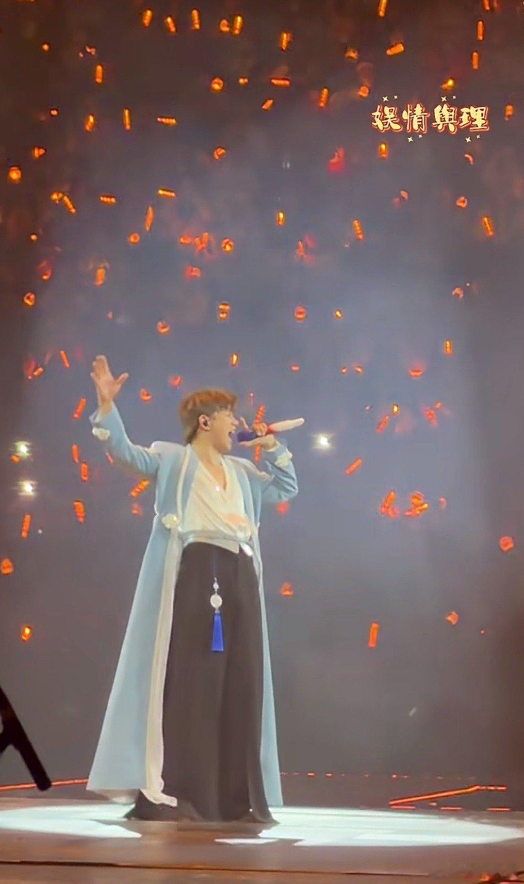 张杰在成都唱天下的适配度 张杰未live巡回演唱会 沉浸式梦回！张杰在成都唱《天