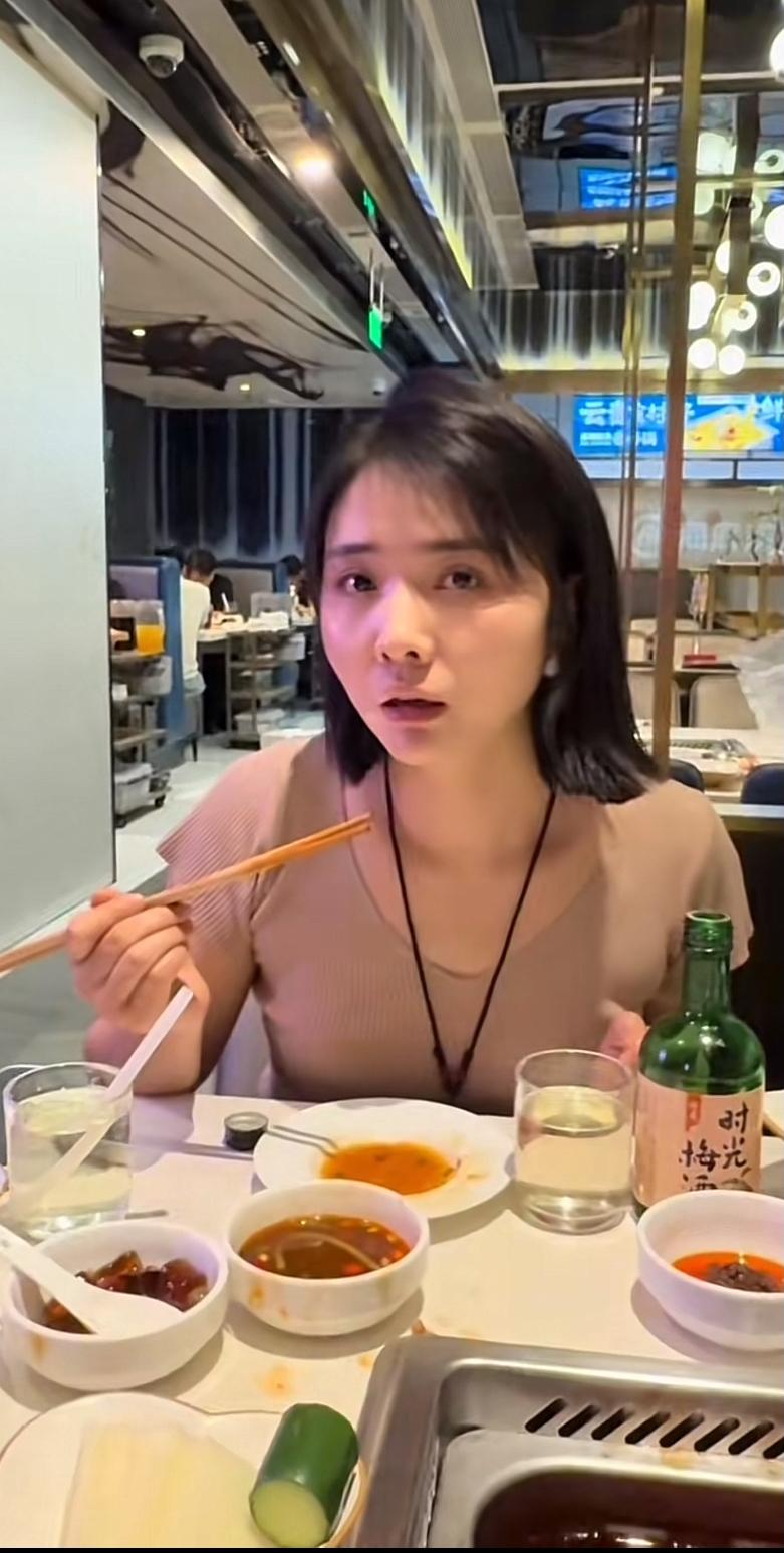 河南瑞瑞昨天生日，晋老五给她发了一个888元的红包，瑞瑞没有收。最近她的抑郁症挺