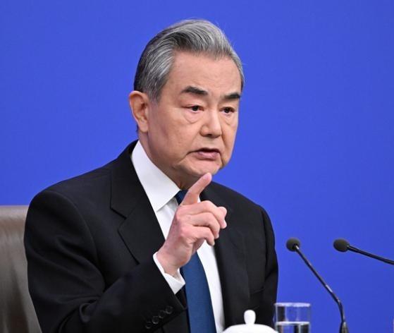 现在不管日本背后有没有美国，我们已经不打算继续等下去了，王毅曾表示，我们有权对日
