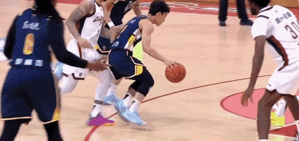 徐杰单打能力太强了！单打约克中距离命中，这就是小外援水准



徐杰面对浙江稠州