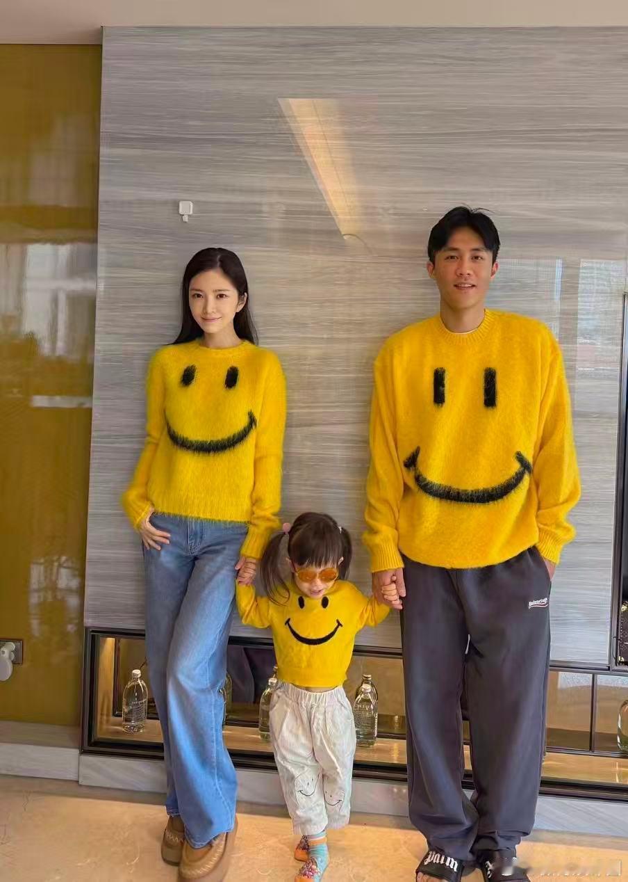 王灿染粉发后女儿不理她 王灿大胆挑战少女粉发色，本以为解锁减龄新造型，回家反倒被