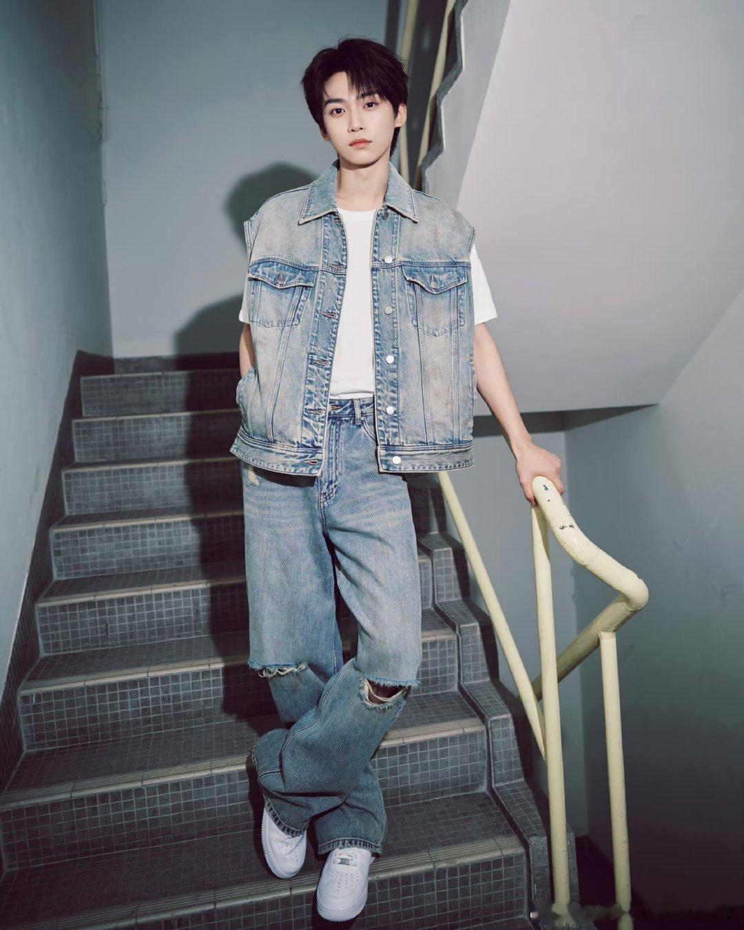 梓渝故事的另一种可能梓渝主打曲贰拾肆MV即将上线梓渝带来二十四岁的感悟，《贰拾肆