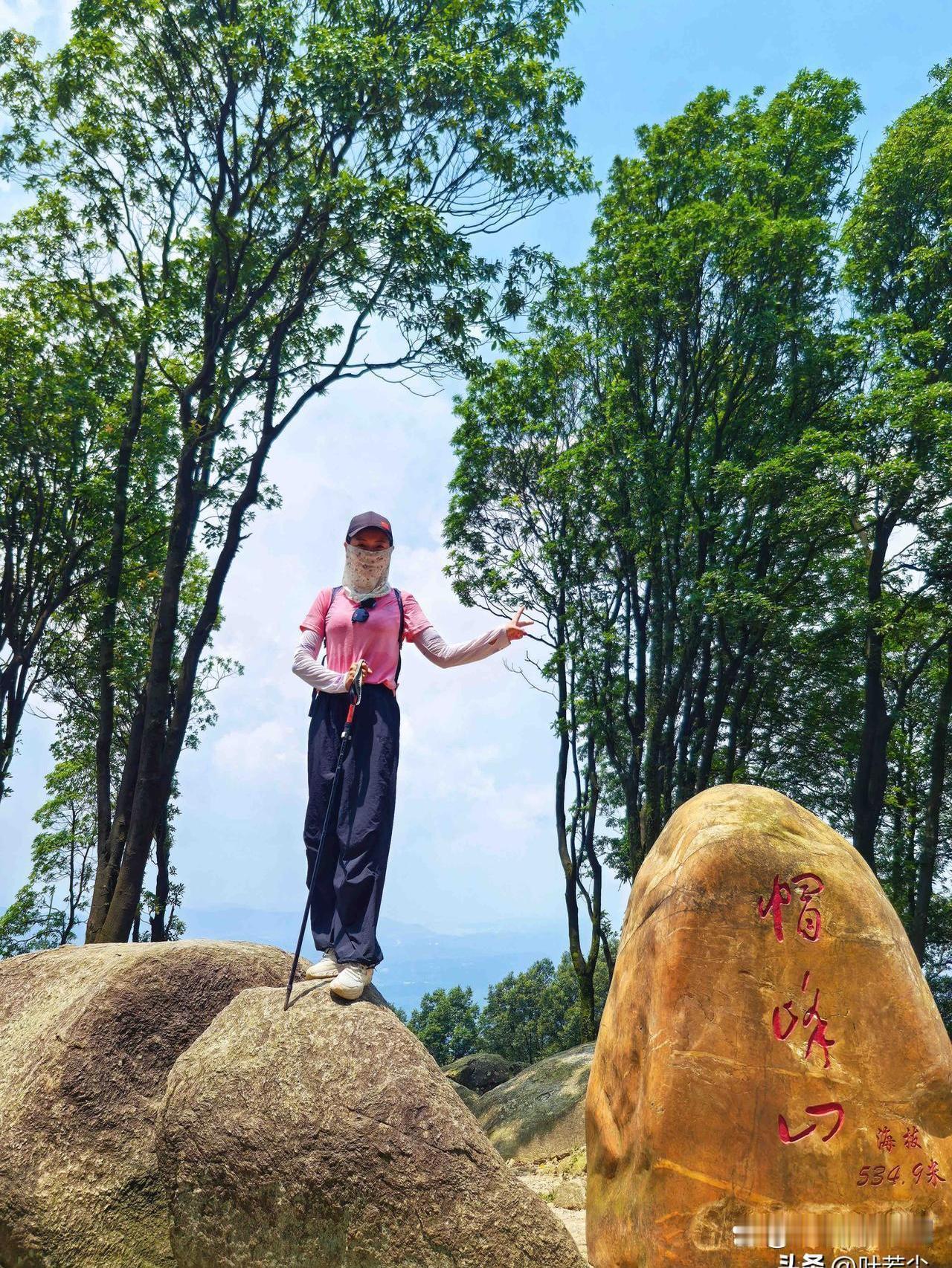 上周末，我和几个热爱户外活动的朋友一起自驾去了广州的帽峰山，体验了一次轻松愉快的