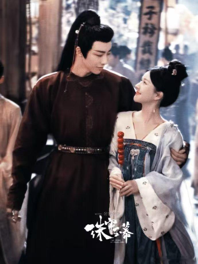 珠帘玉幕成年人爱看的戏  端午与燕子京的爱情，如同珠帘后的秘密，每一颗珠子都承载