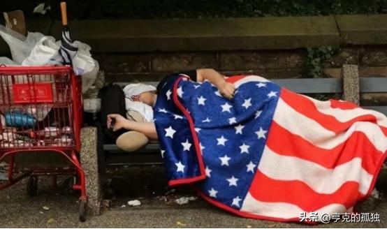 终于明白美国的斩杀线是什么？

就是先斩财产，再斩人！这从美国的人口数据上就可以