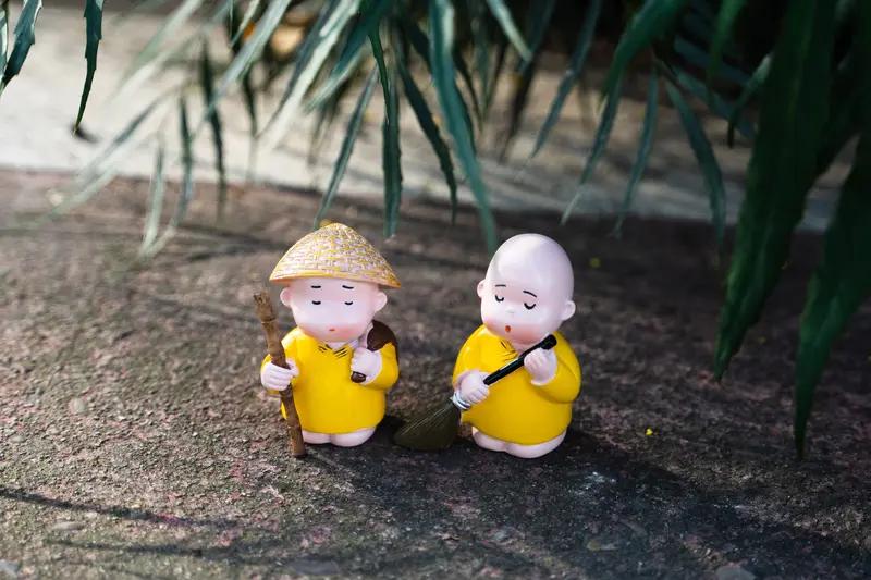 上联：天地分上下；请赐下联人品分好坏