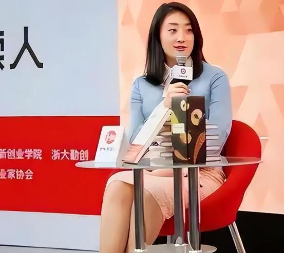 宗馥莉不好的地方就是太狠了！


父亲留下的家业，
女儿想要紧紧抓在手里
这很正