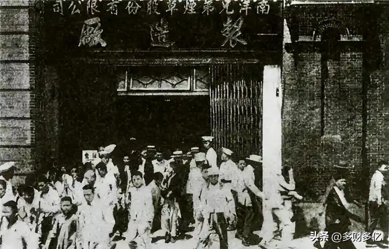 1929浙江脚夫抱两挺重机枪投红军，拒500大洋！16年只升半级，1955年授衔