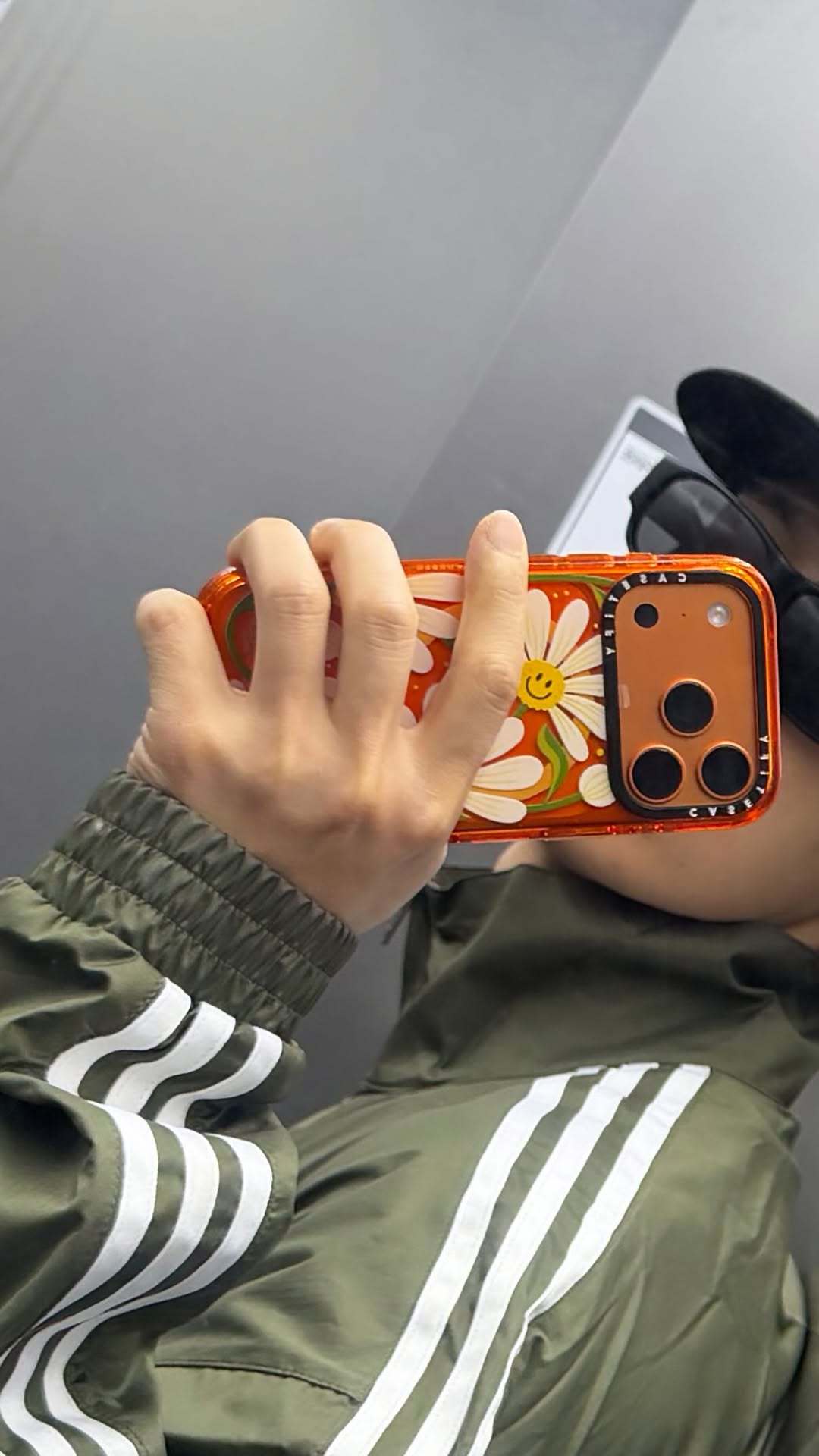 “CB百蓝_。260325李东海 ins story更新： 